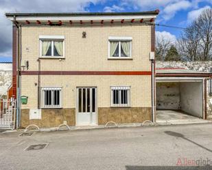 Vista exterior de Casa o xalet en venda en Siero amb Terrassa i Balcó