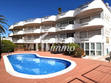 Casa amb piscina en venda a Sector Salins 1era linea