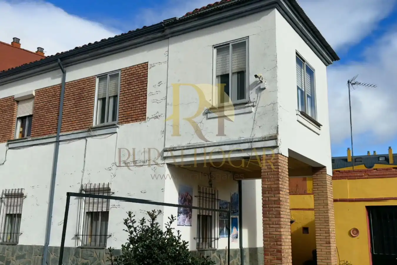 Exterior view of Houses for sale in León Capital   with Heating, Private garden and Parquet flooring