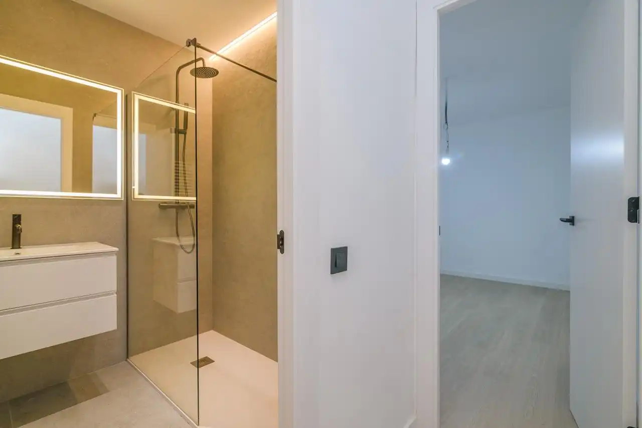 Bathroom of Flat for sale in Manresa  with Heating and Parquet flooring