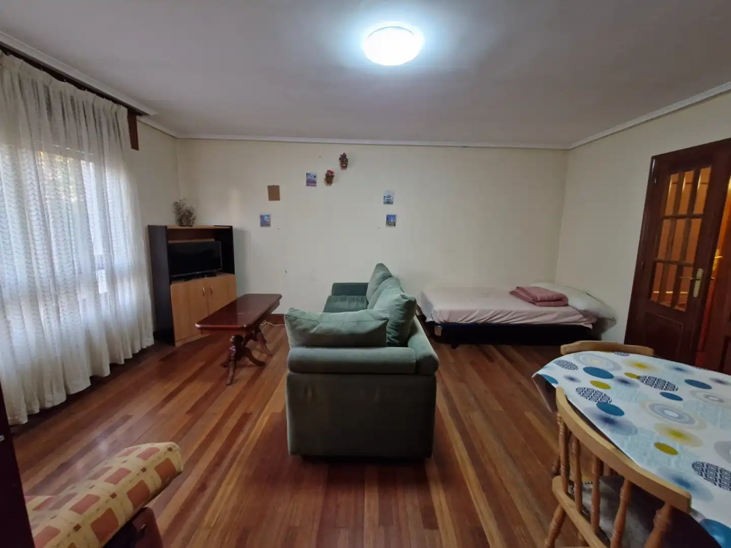 Sala de estar de Piso de alquiler en Valle de Mena con Calefacción, Parquet y Amueblado
