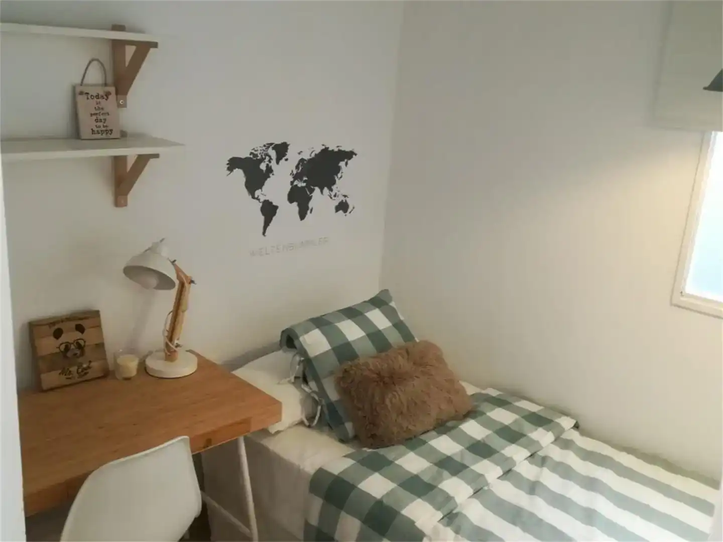 Bedroom of Flat for share in Eixample 