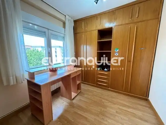 Dormitori de Pis de lloguer en Madrid amb Aire condicionat, Parquet i Terrassa