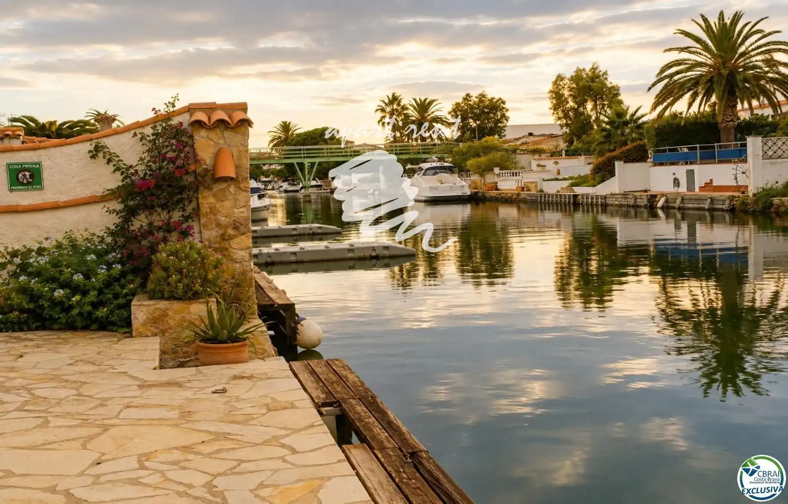 Exterior view of Houses for sale in Empuriabrava  with Air Conditioner, Heating and Terrace