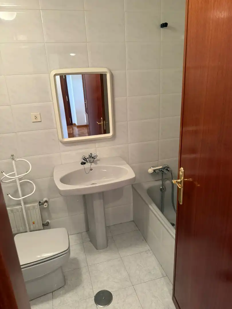 Bathroom of Apartments for sale in Gijón   with Heating and Furnished