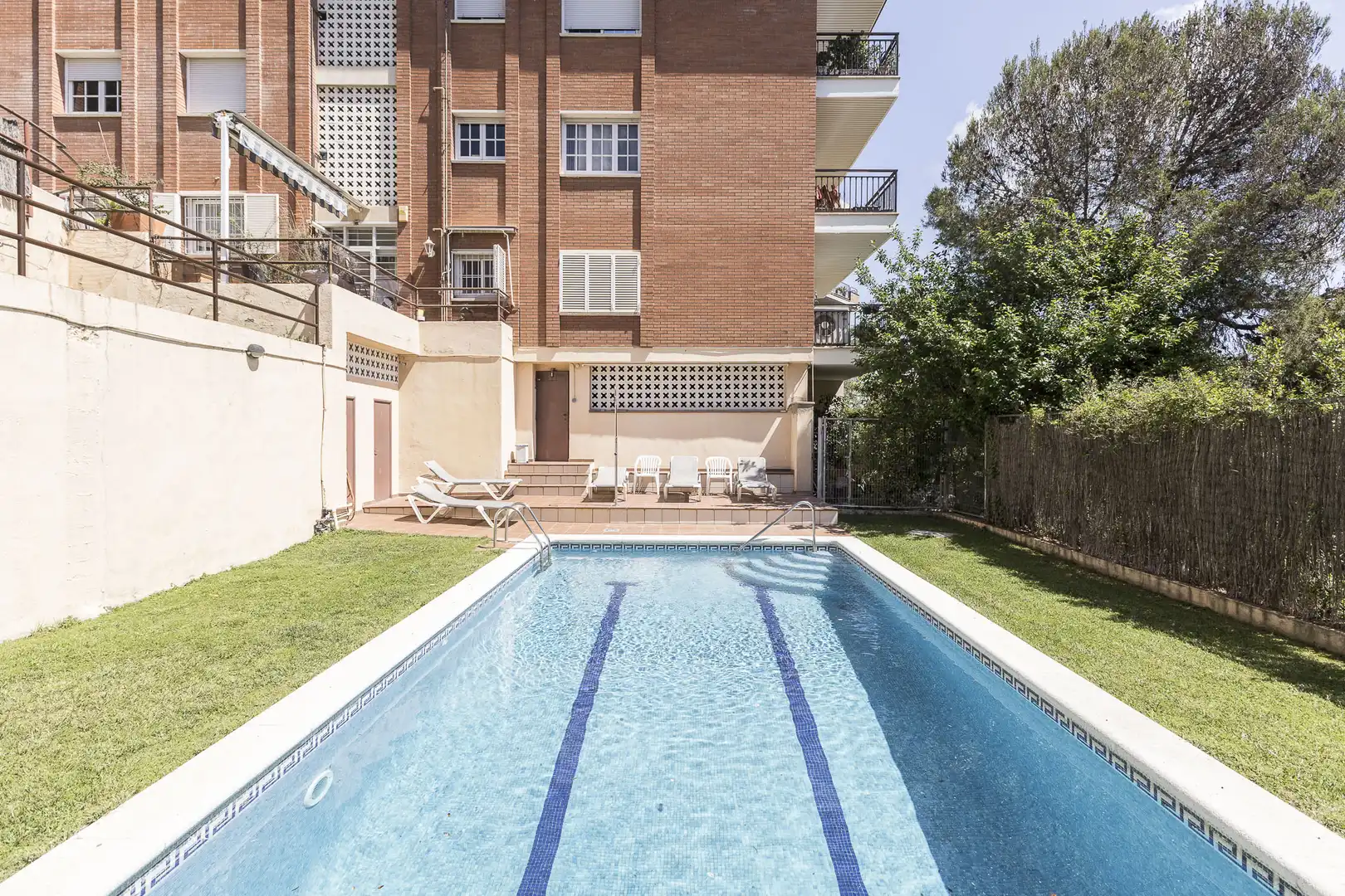 Piscina de Piso en venta en Barcelona con Calefacción, Jardín privado y Terraza