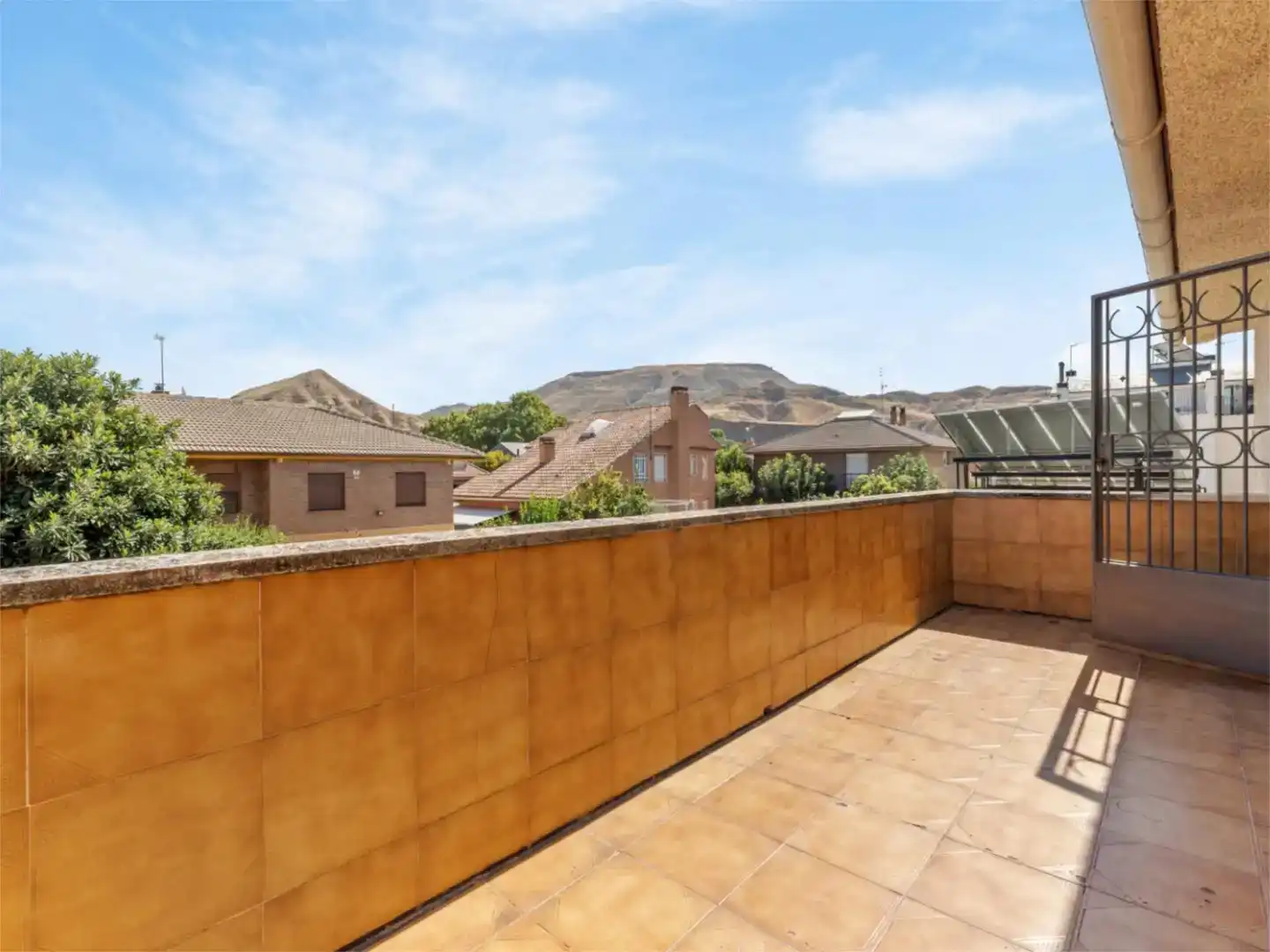 Vista exterior de Piso en venta en Alcalá de Henares con Jardín privado, Trastero y Piscina