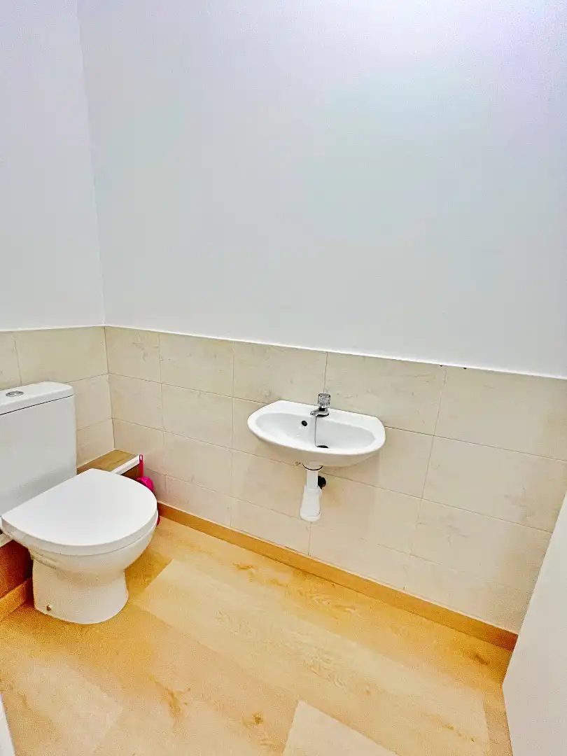 Badezimmer von Geschaftsraum zur Miete in Lugo