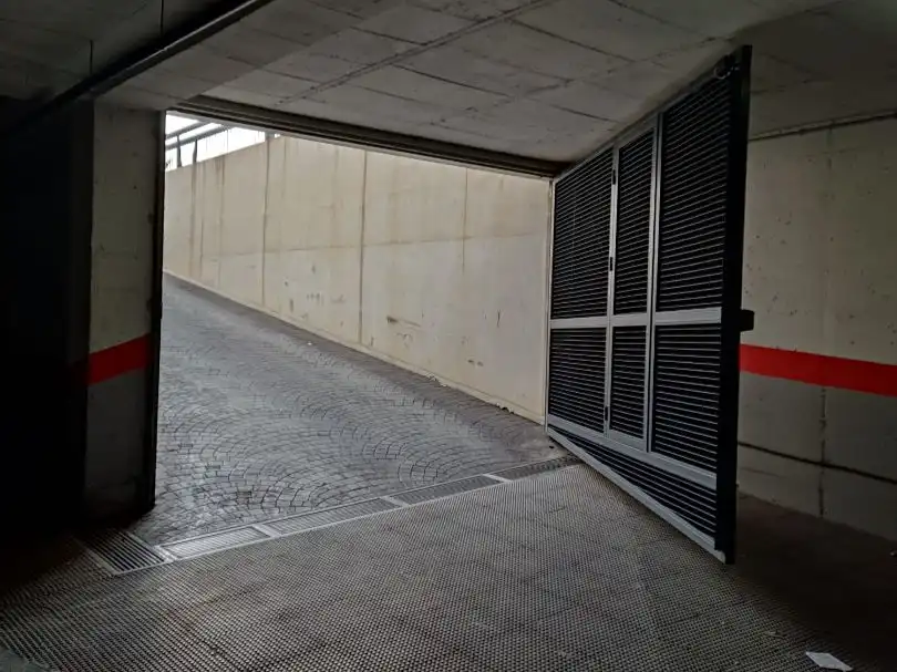 Aparcamiento en alquiler en Avda Ronda Sur 14, imagen 2