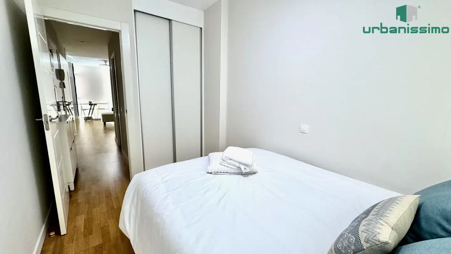 Dormitori de Apartament de lloguer en Madrid amb Aire condicionat, Traster i Moblat