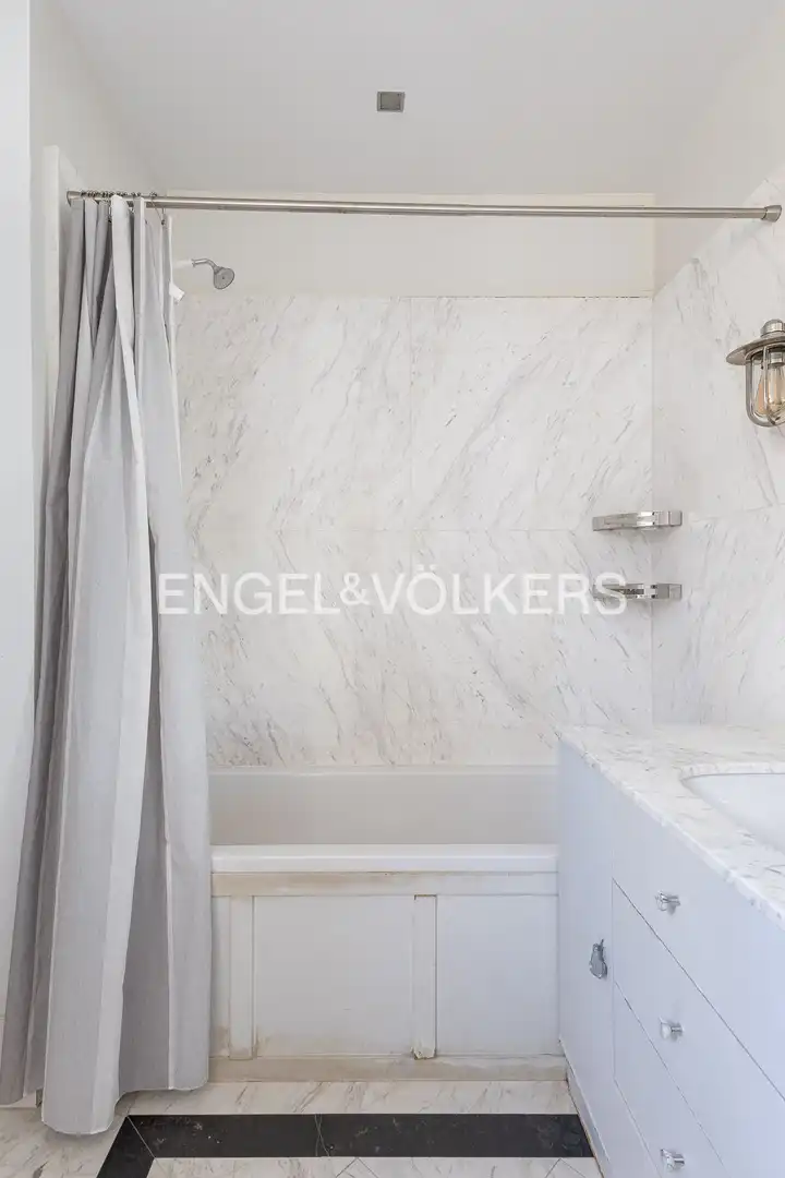 Badezimmer von Dachboden zur Miete in Madrid mit Klimaanlage, Heizung und Terrasse