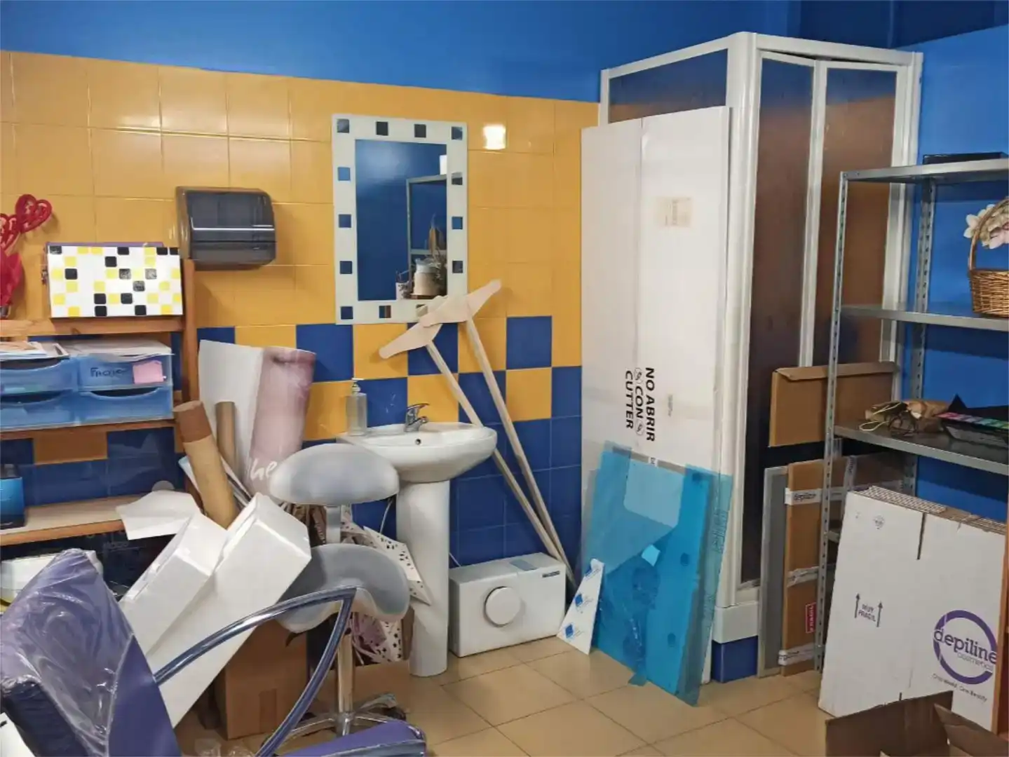 Badezimmer von Geschaftsraum zur Miete in Granada mit Möbliert