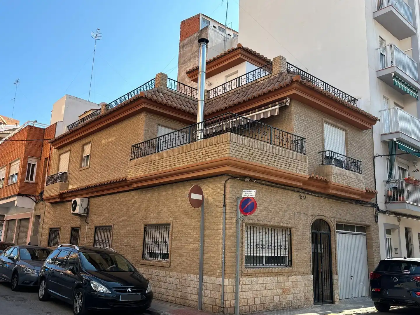 Vista exterior de Casa o xalet en venda en Sagunto / Sagunt amb Aire condicionat, Terrassa i Traster
