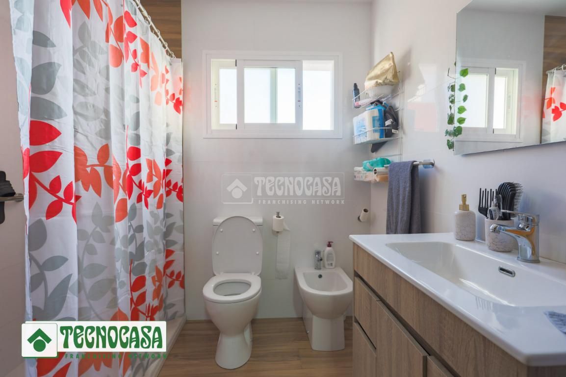 Baño de Casa adosada en venta en Adra con Aire acondicionado y Terraza