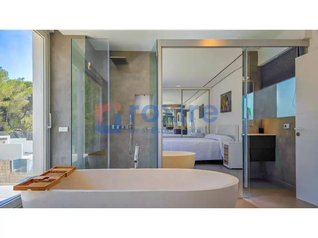 Bany de Casa o xalet en venda en Santa Eulària des Riu amb Aire condicionat, Jardí privat i Terrassa
