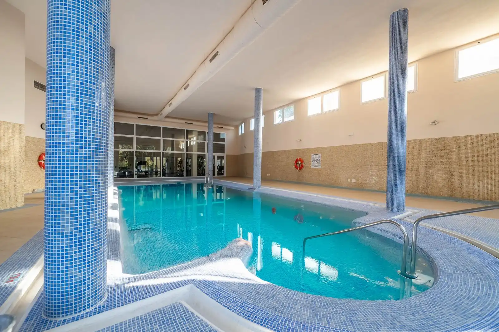 Piscina de Ático en venta en Marbella con Terraza, Trastero y Amueblado