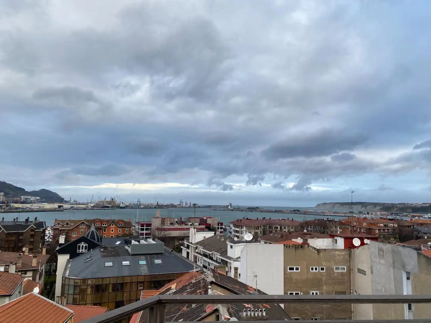 Vista exterior de Oficina de lloguer en Getxo  amb Aire condicionat, Calefacció i Terrassa