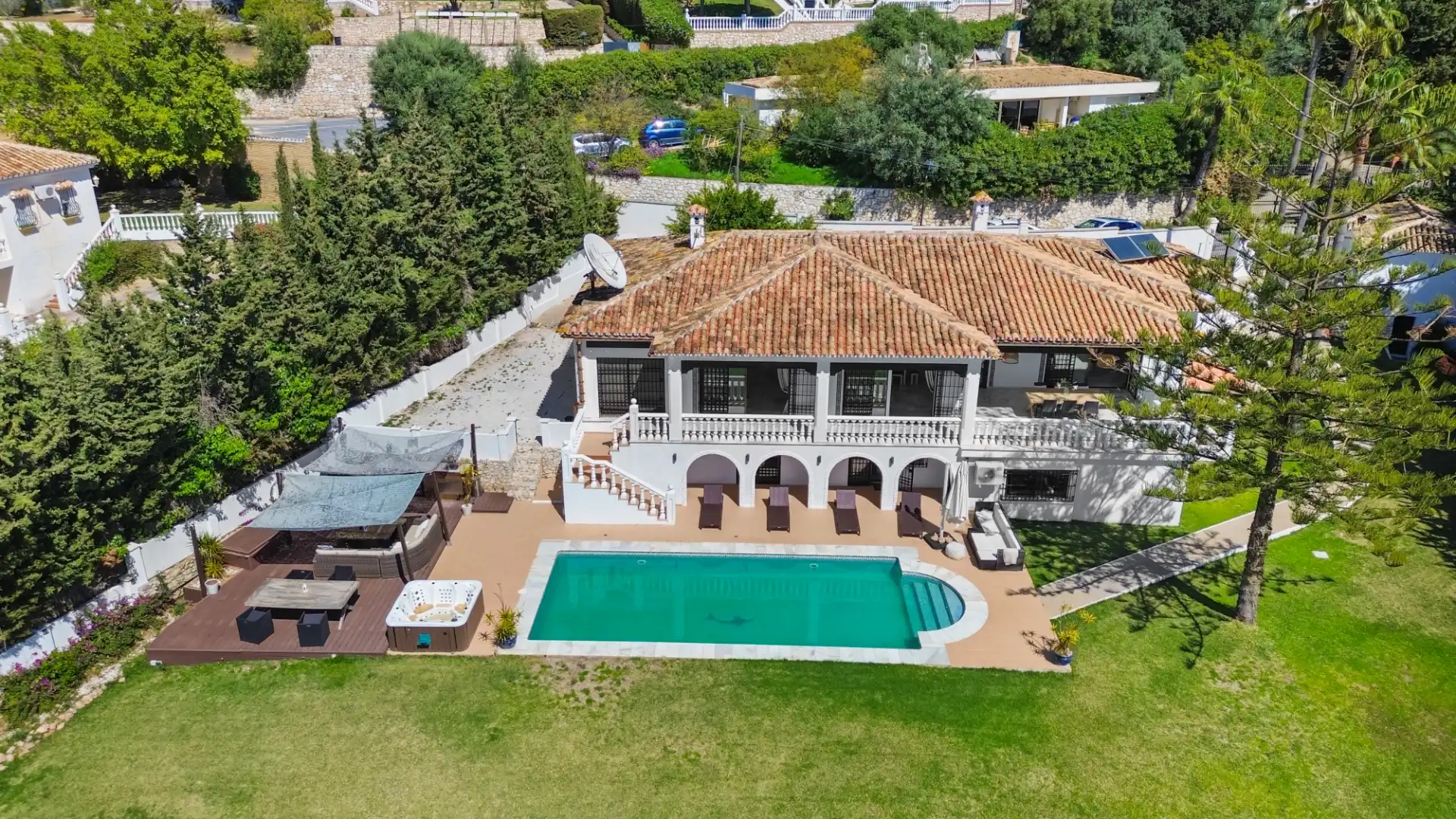 Vista exterior de Casa o chalet en venta en Mijas con Jardín privado, Terraza y Piscina