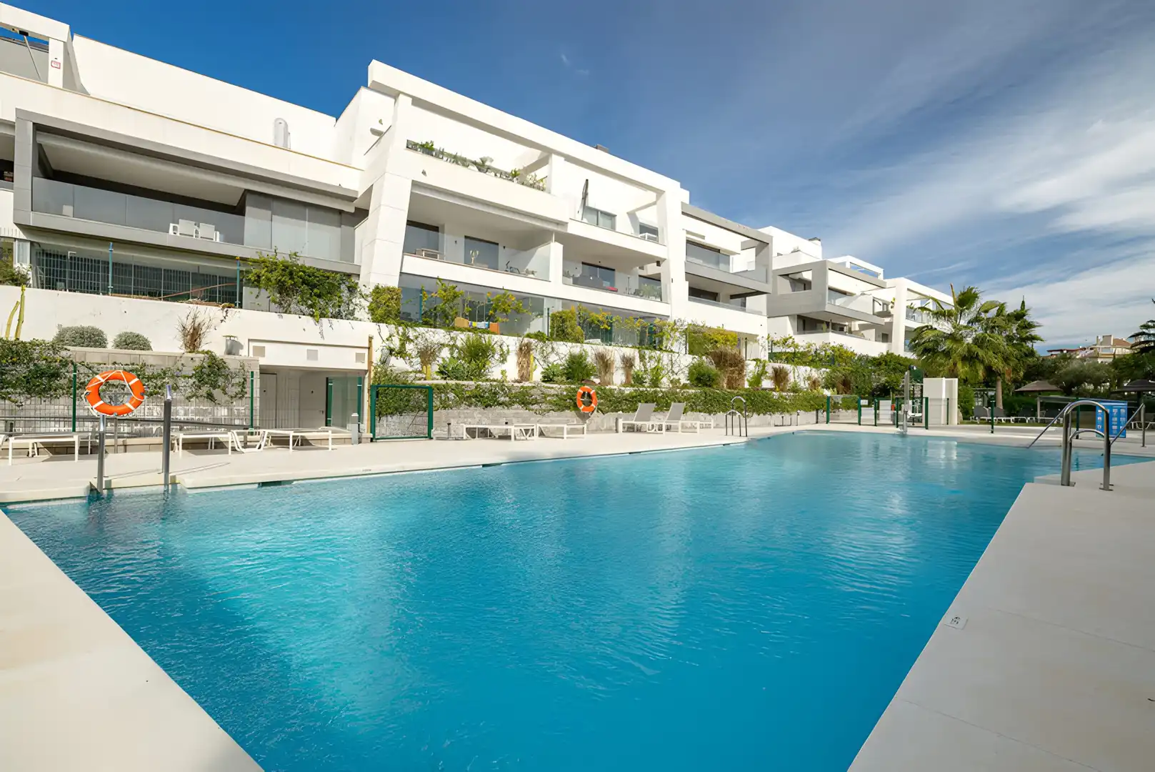 Piscina de Apartament en venda en Estepona amb Aire condicionat, Jardí privat i Terrassa