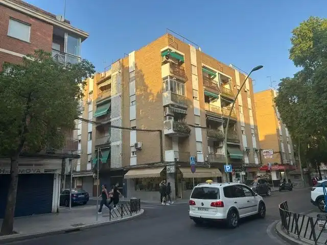 Flat for sale in Avenida Avenida Almogávares, imagen 2