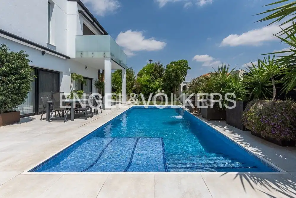 Piscina de Casa o chalet en venta en Zona Avenida Alta - Auditorio