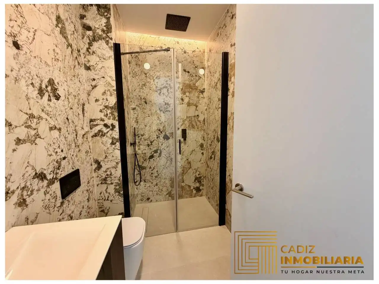 Baño de Piso en venta en Cádiz con Aire acondicionado y Amueblado