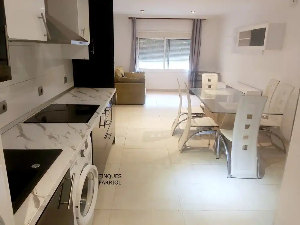 Cuina de Pis en venda en Reus amb Terrassa, Moblat i Forn