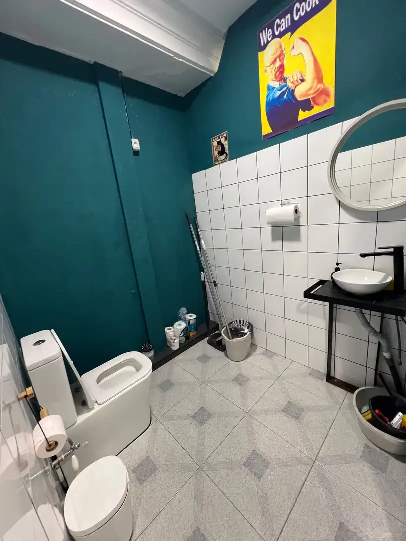 Bany de Local de lloguer en Benidorm amb Aire condicionat