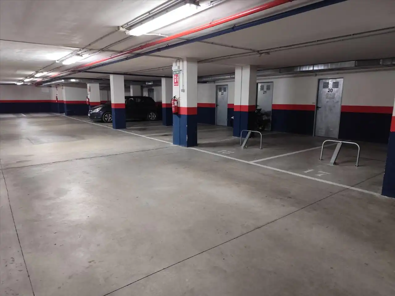 Garage for sale in Amigos Del País, Centro