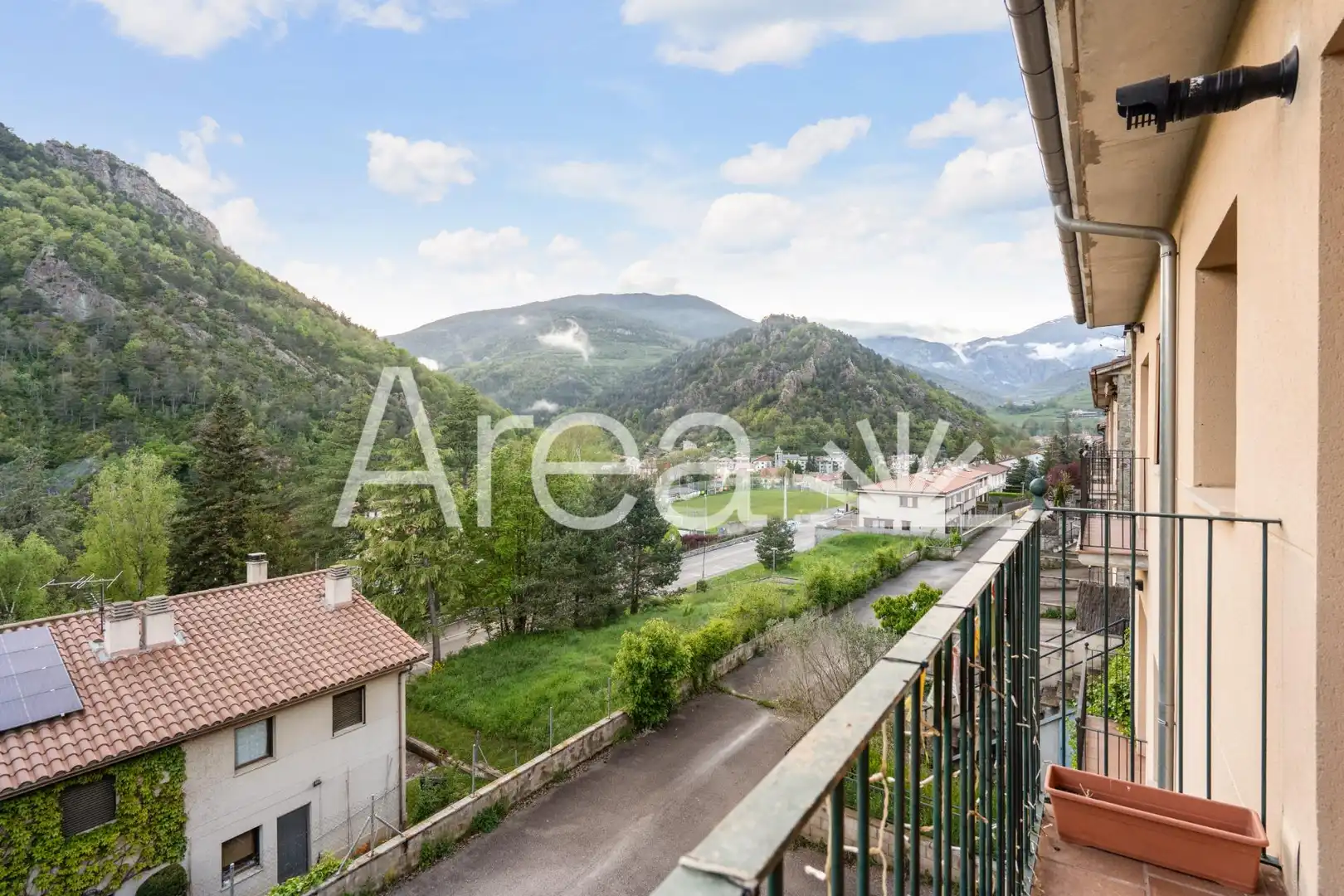 Außenansicht von Dachboden zum Verkauf in Ribes de Freser mit Abstellraum und Balkon