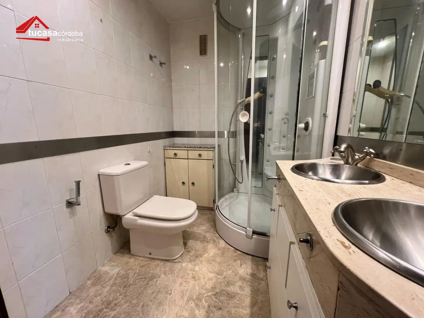 Bany de Àtic en venda en Córdoba amb Terrassa i Traster