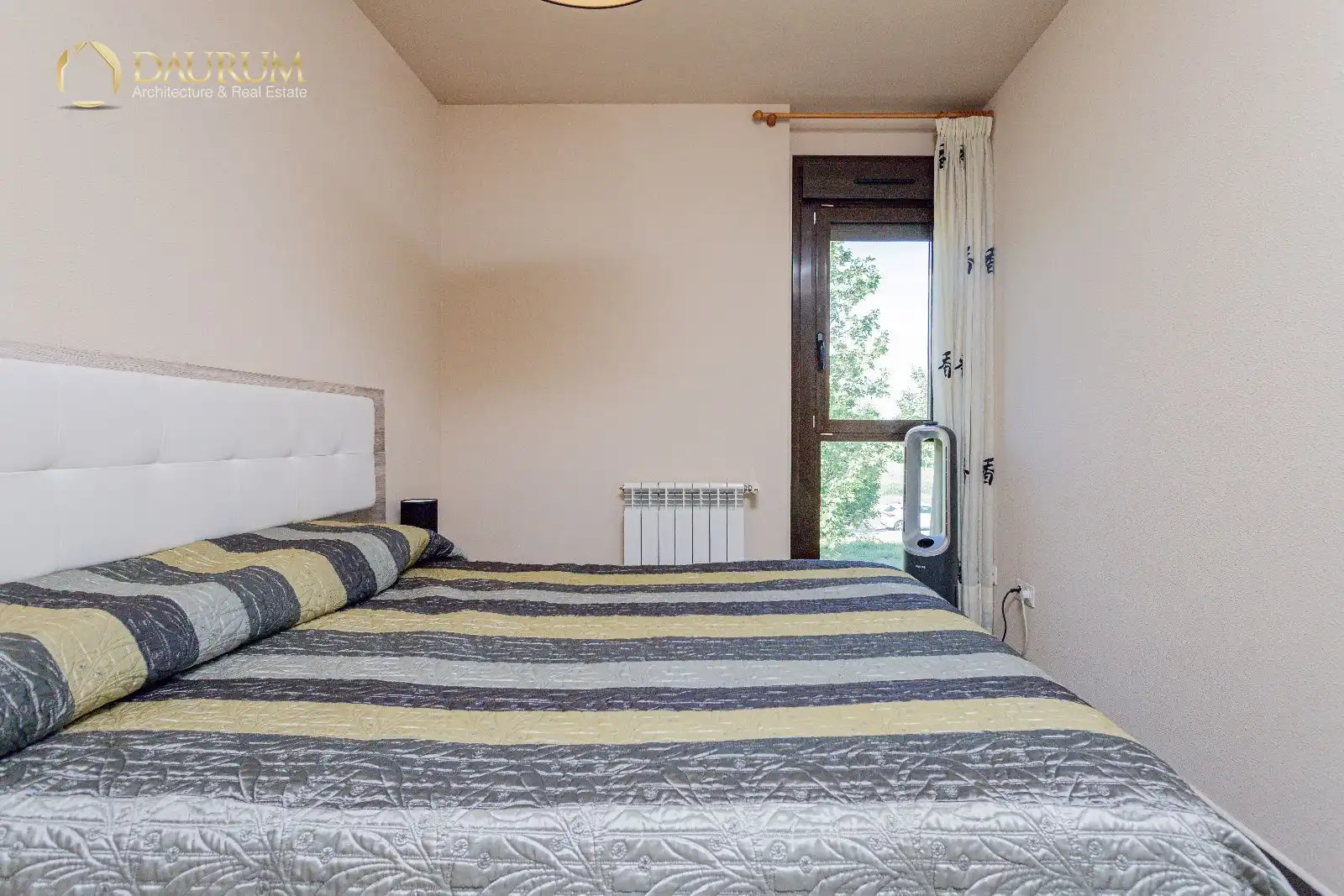 Habitación de Casa adosada en venta en Meco con Aire acondicionado, Calefacción y Jardín privado