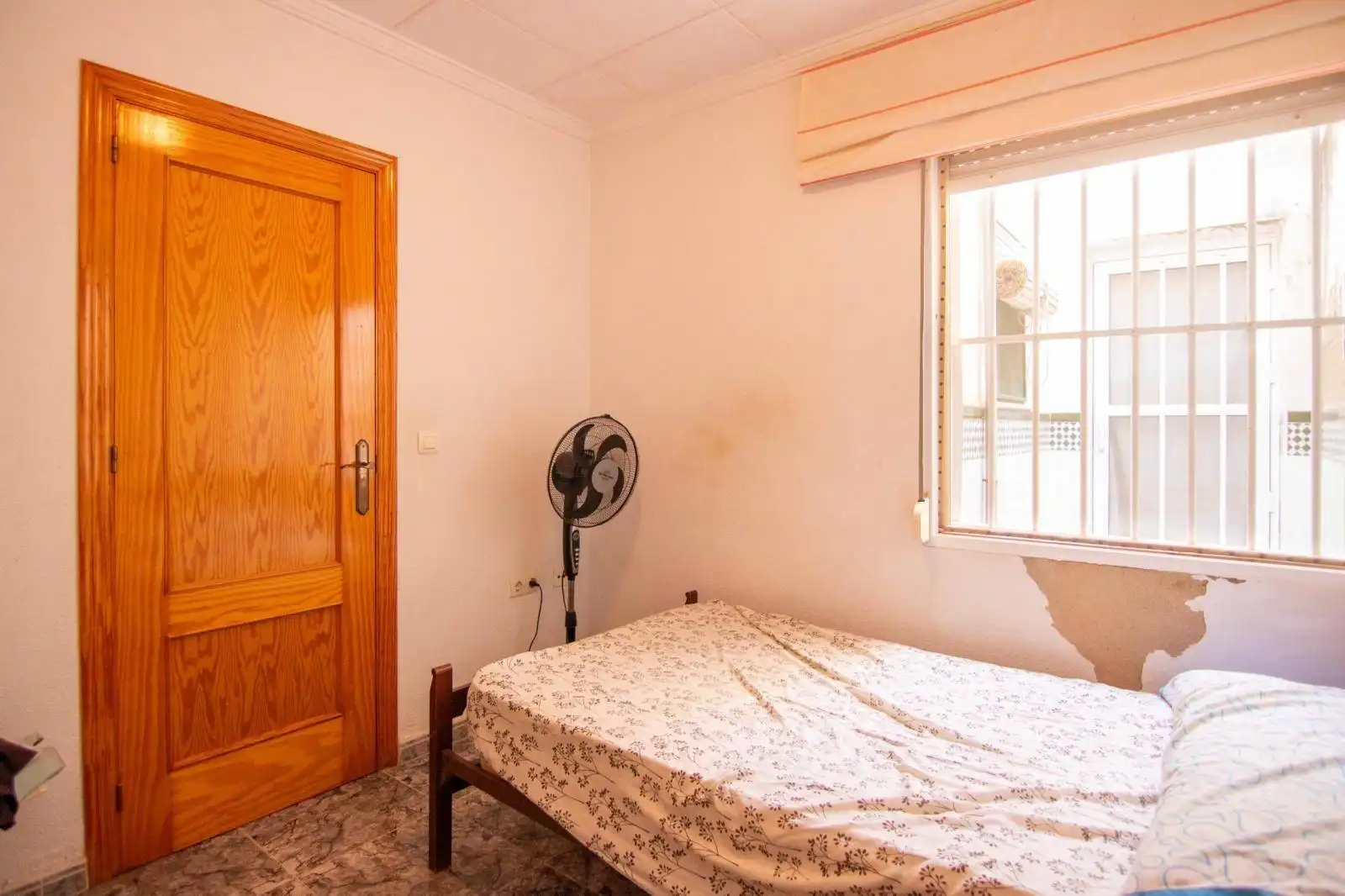 Schlafzimmer von Einfamilien-Reihenhaus zum Verkauf in Torrevieja mit Klimaanlage, Heizung und Terrasse