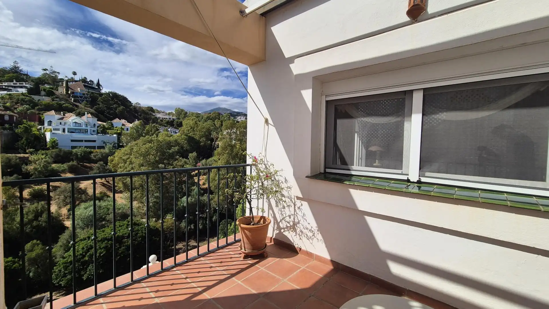 Balcony of Houses for sale in Benahavís  with Air Conditioner, Terrace and Storage room