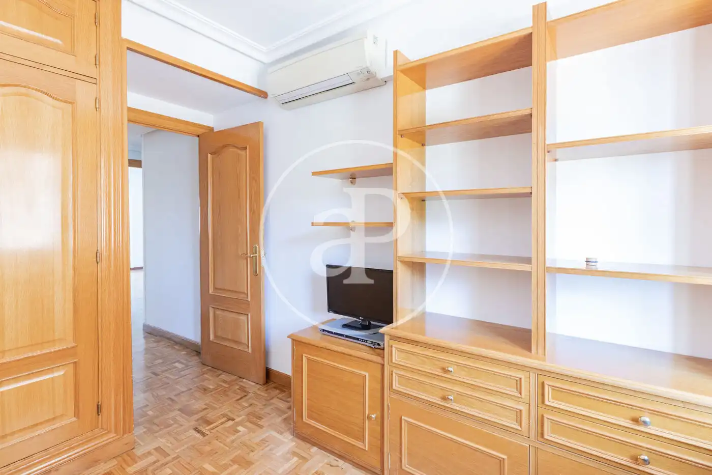 Living room of Flat for rent in Madrid  with Air Conditioner, Heating and Private garden