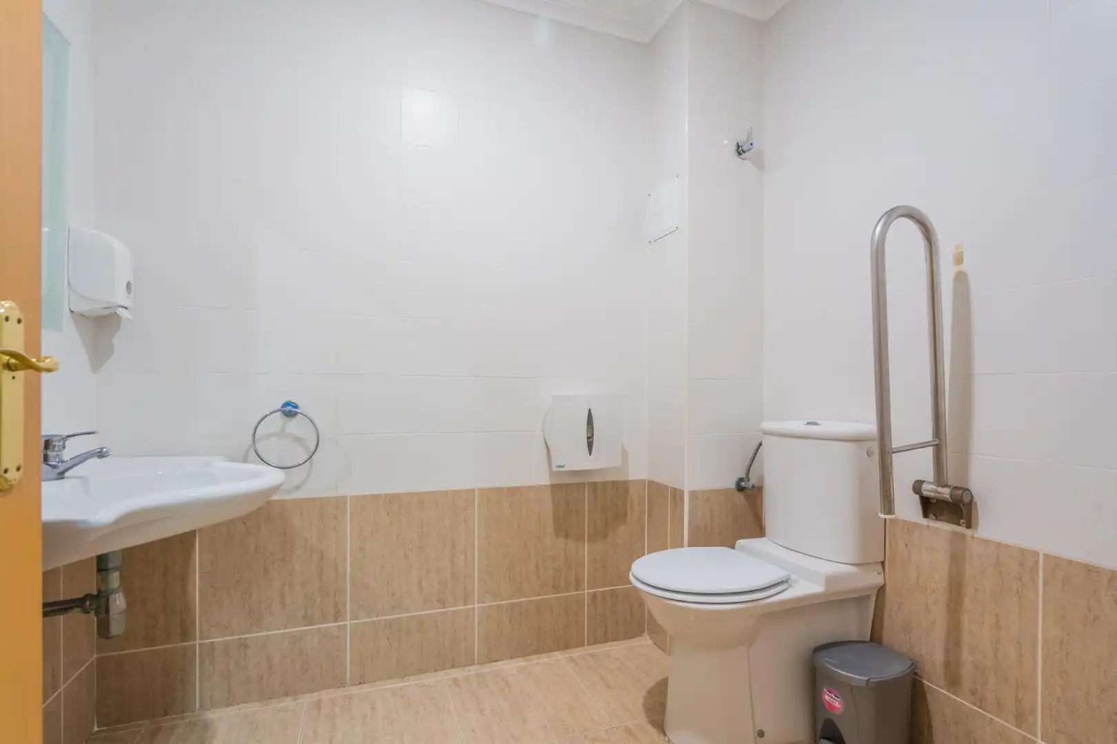 Baño de Local en venta en Valencia con Aire acondicionado
