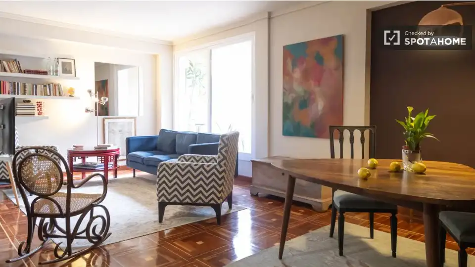 Flat for rent in Trafalgar