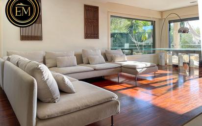 Sala d'estar de Casa o xalet en venda en Vigo  amb Calefacció, Jardí privat i Parquet