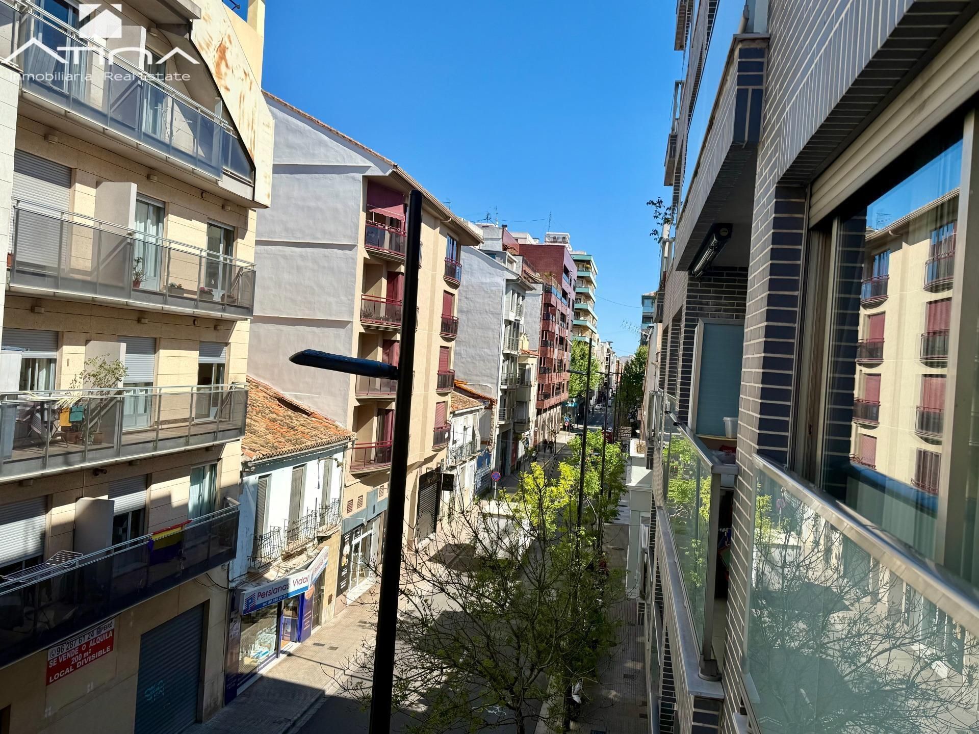 Vista exterior de Pis en venda en Gandia amb Calefacció i Terrassa