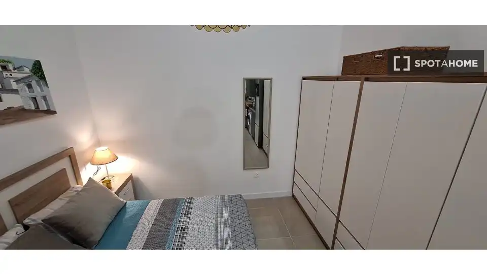 Dormitori de Apartament per a compartir en Carretera de Cádiz