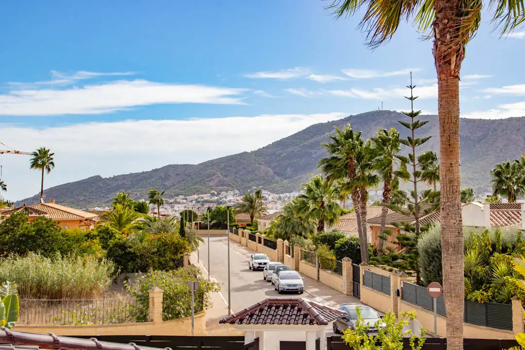 Vista exterior de Casa o xalet en venda en L'Alfàs del Pi amb Calefacció, Terrassa i Piscina