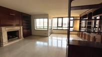 Sala d'estar de Pis en venda en Girona Capital amb Aire condicionat, Balcó i Alarma