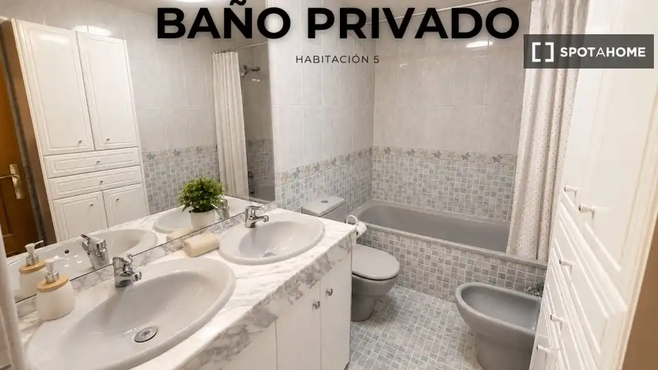 Bathroom of Flat for share in Valencia  with Air Conditioner, Heating and Furnished