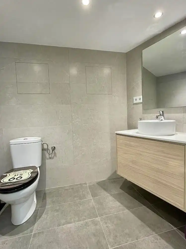 Badezimmer von Fabrikhallen zum Verkauf in Barcelona