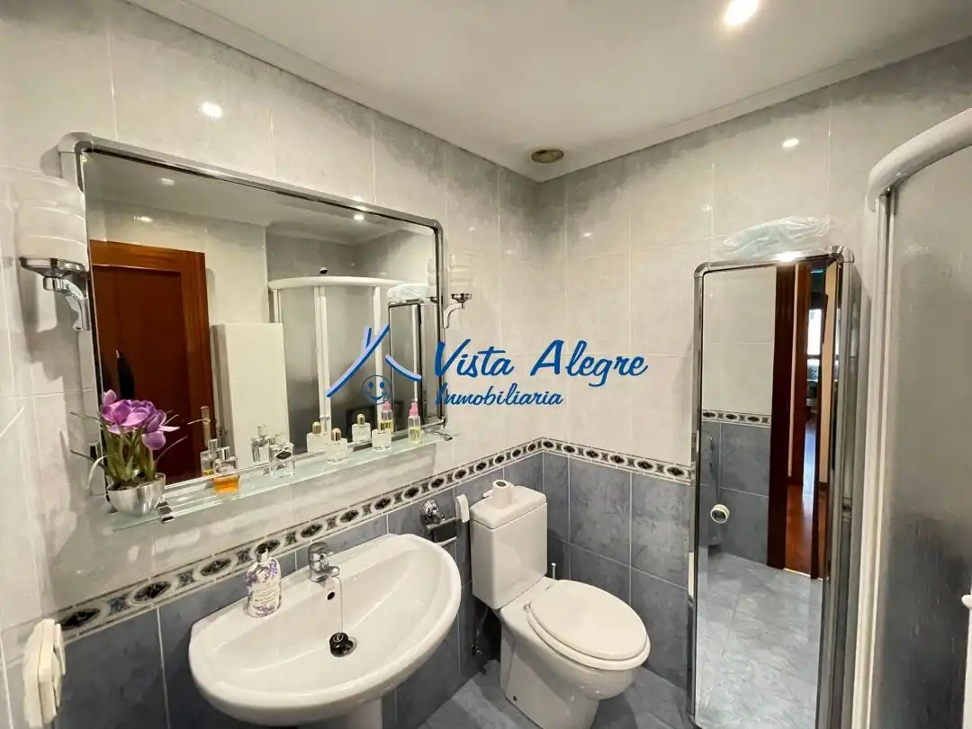 Baño de Piso en venta en Haro con Calefacción, Terraza y Trastero