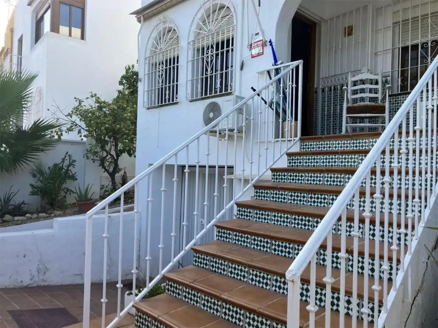 Vista exterior de Casa adosada en venda en Torremolinos amb Aire condicionat