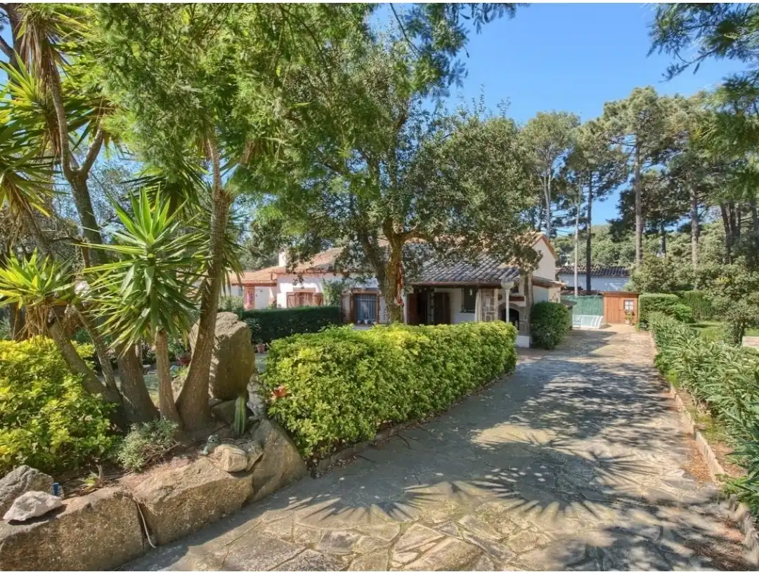 Vista exterior de Casa adosada de alquiler en Begur con Aire acondicionado, Calefacción y Jardín privado