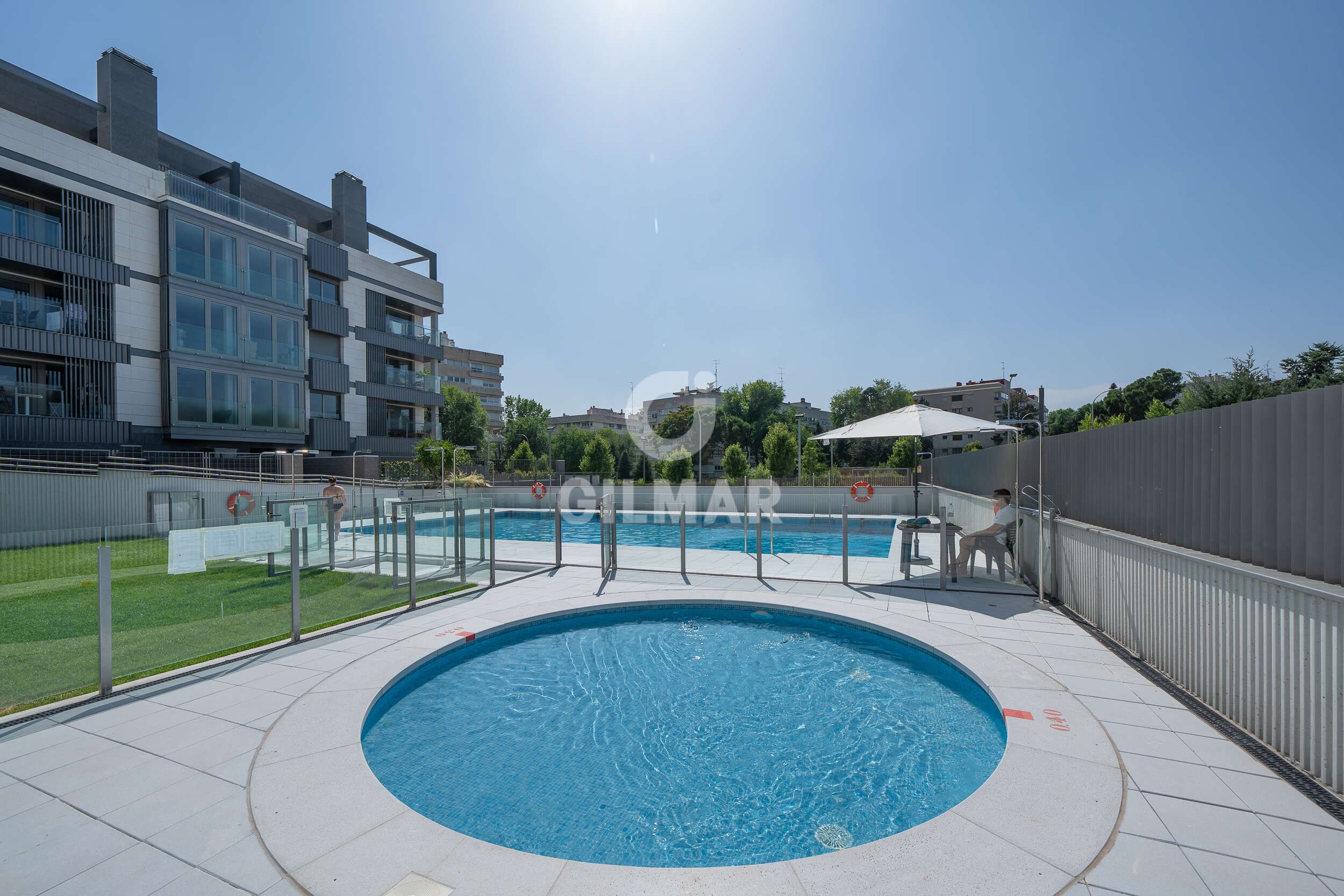 Swimming pool of Flat for sale in  Madrid Capital  with Heating, Private garden and Storage room