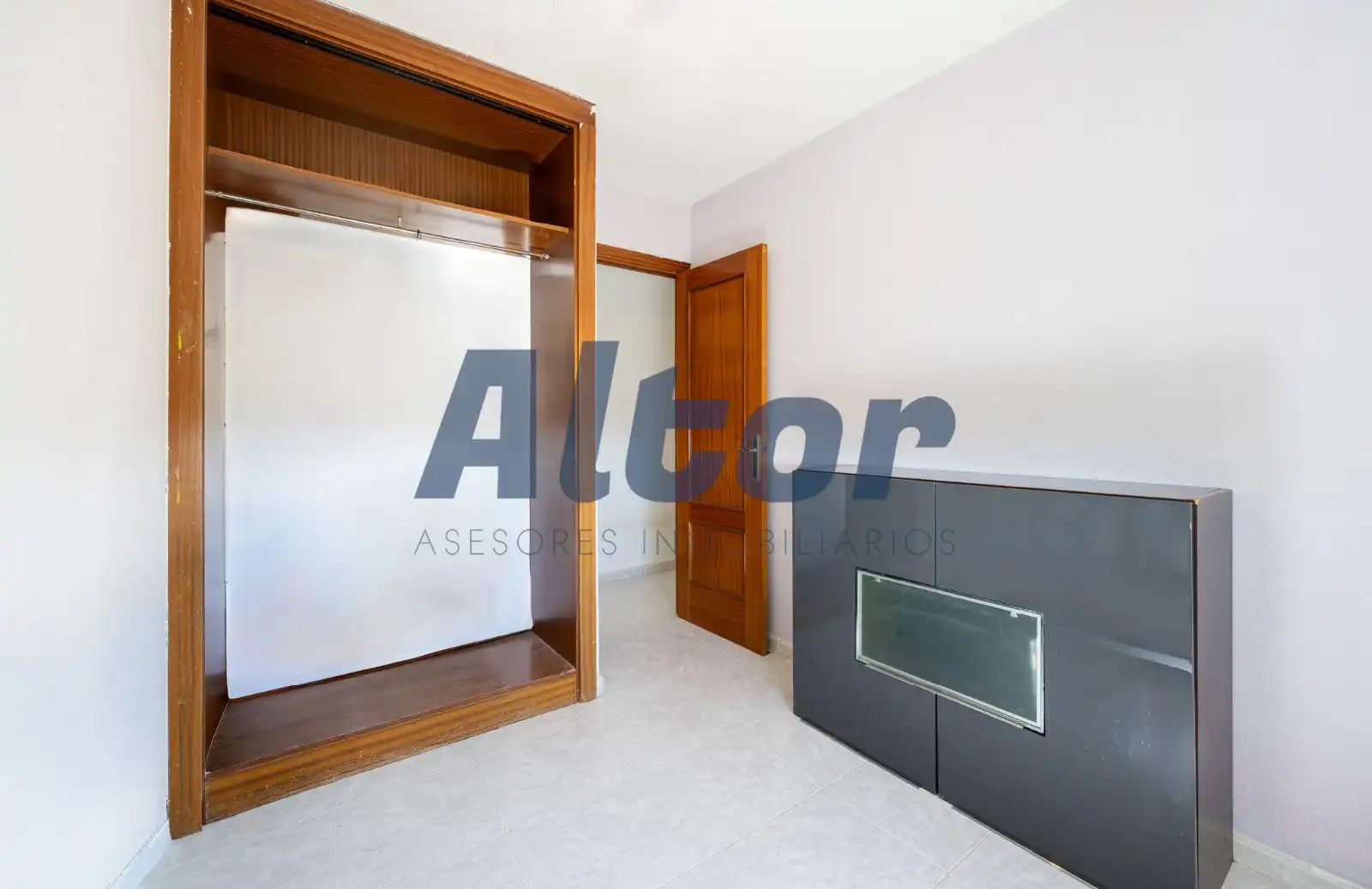 Schlafzimmer von Dachboden zum Verkauf in Fuenlabrada mit Heizung, Terrasse und Alarm