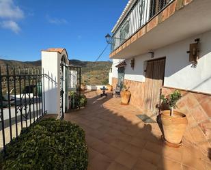 Vista exterior de Casa o xalet en venda en Macharaviaya amb Aire condicionat, Jardí privat i Terrassa